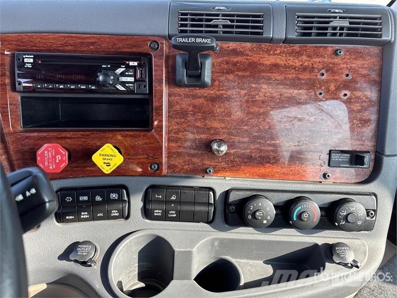 Freightliner Cascadia 113 Camiones portacoches