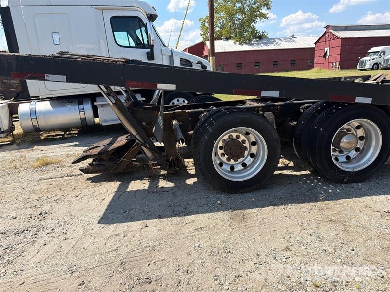 Freightliner Cascadia 113 6x4 Sleeper Car Carrier Truck Camiones portacoches