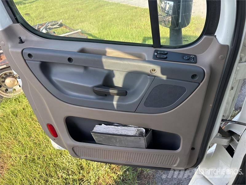Freightliner Cascadia 113 Camiones portacoches