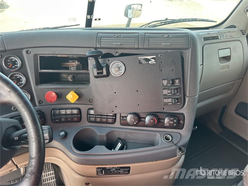 Freightliner Cascadia 125 6x4 T/A Sleeper Truck Tractor (Inoper Çekiciler