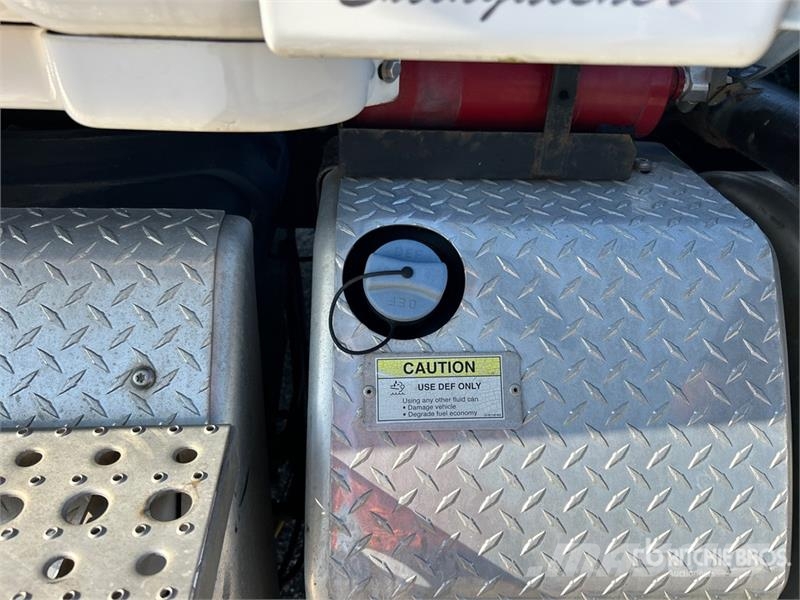 Freightliner Cascadia 113 T/A Car Carrier Truck Autoveokid