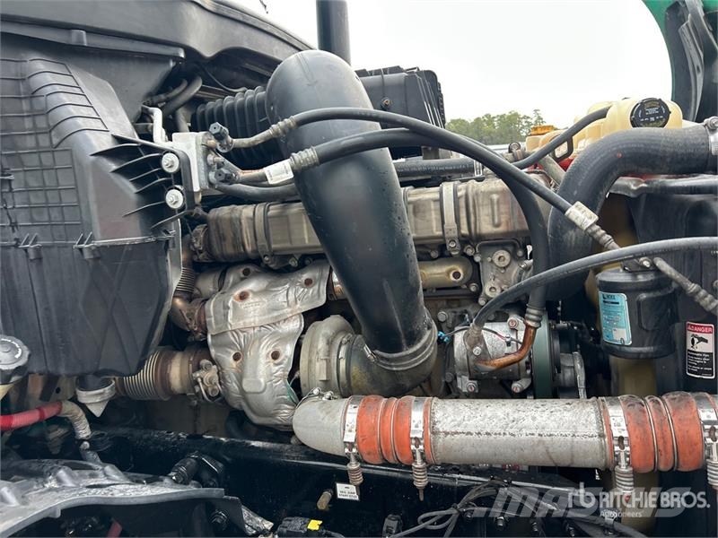 Freightliner Cascadia 126 6x4 T/A Sleeper Truck Tractor Vilcēji