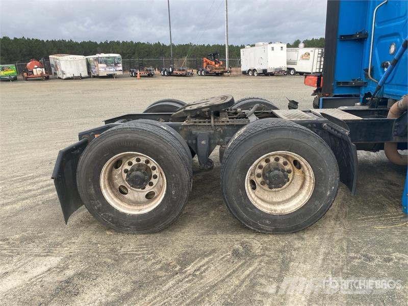 Freightliner Cascadia 125 6x4 T/A Sleeper Truck Tractor (Inoper Cabezas tractoras