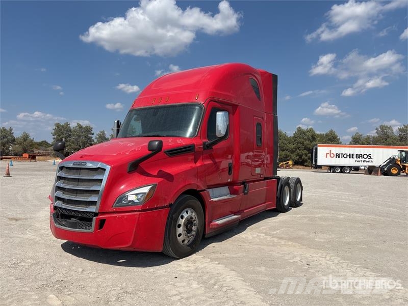 Freightliner Cascadia 126 6x4 T/A Sleeper Truck Tractor Tahače