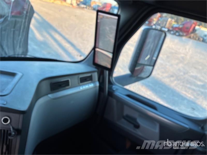 Freightliner Cascadia 126 Седельные тягачи