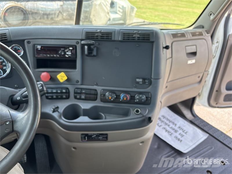 Freightliner Cascadia 113 Camiones portacoches