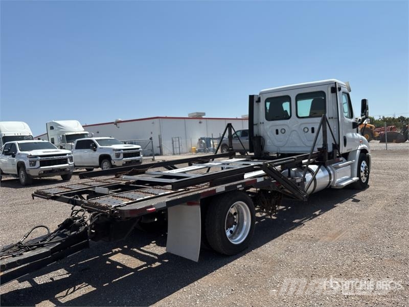 Freightliner Cascadia 113 Camiones portacoches