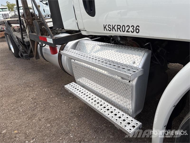 Freightliner Cascadia 113 Trasportatore per veicoli