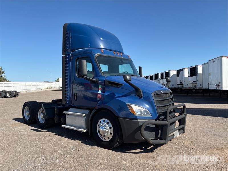 Freightliner Cascadia 116 中古トラクターヘッド | トレーラーヘッド