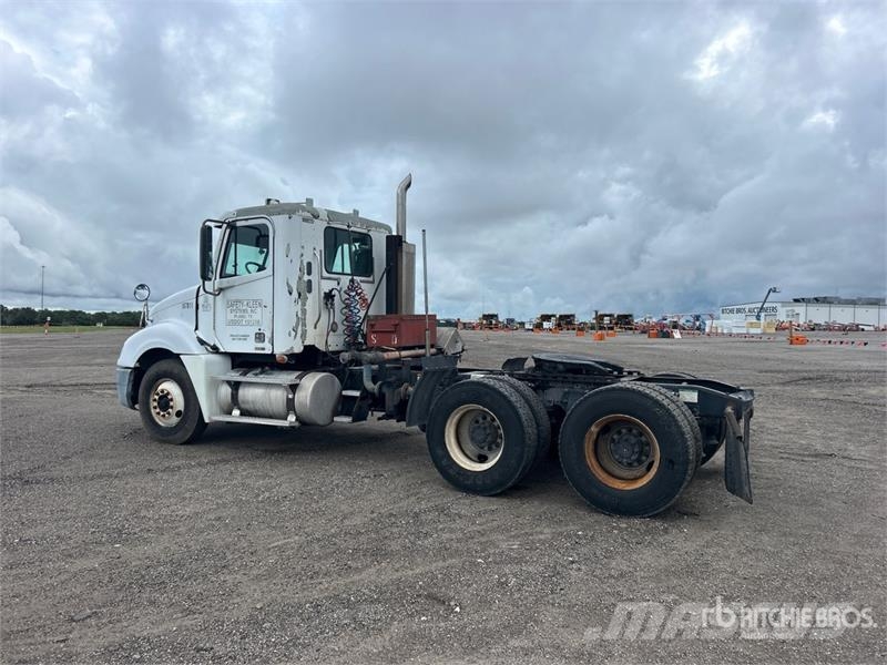 Freightliner CL120 Тягачі
