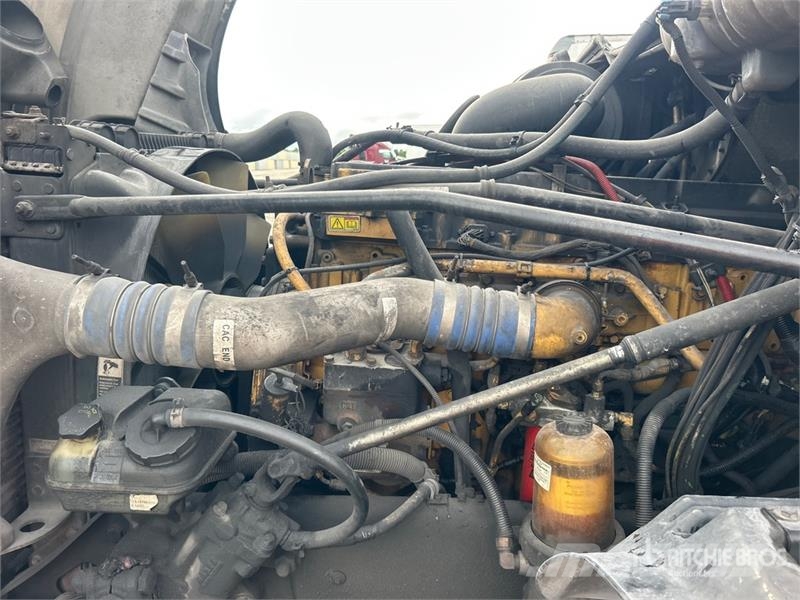Freightliner CL120 Тягачі