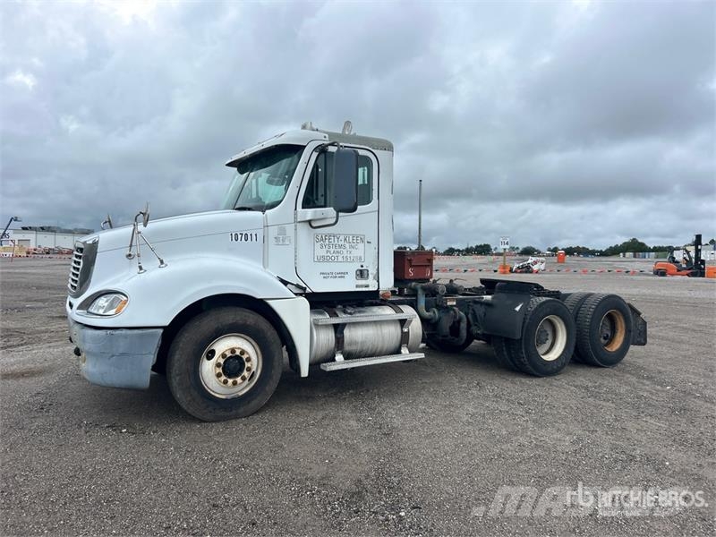 Freightliner CL120 Тягачі