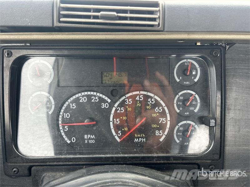 Freightliner CL120 Тягачі