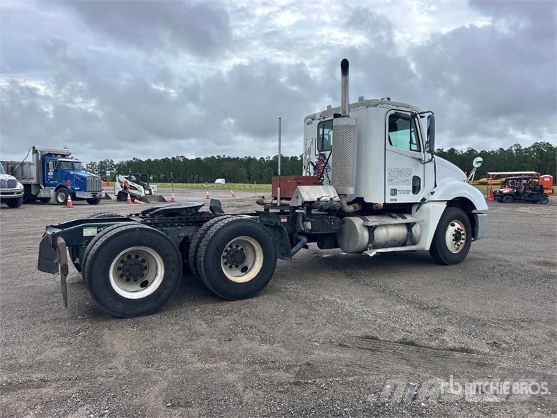 Freightliner CL120 Тягачі