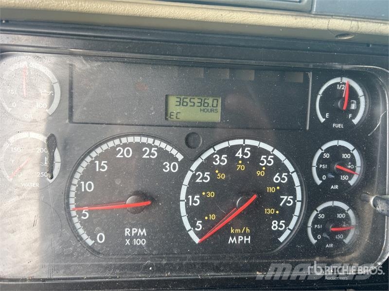 Freightliner Columbia 120 6x4 T/A Sleeper Truck Tractor Tracteur routier
