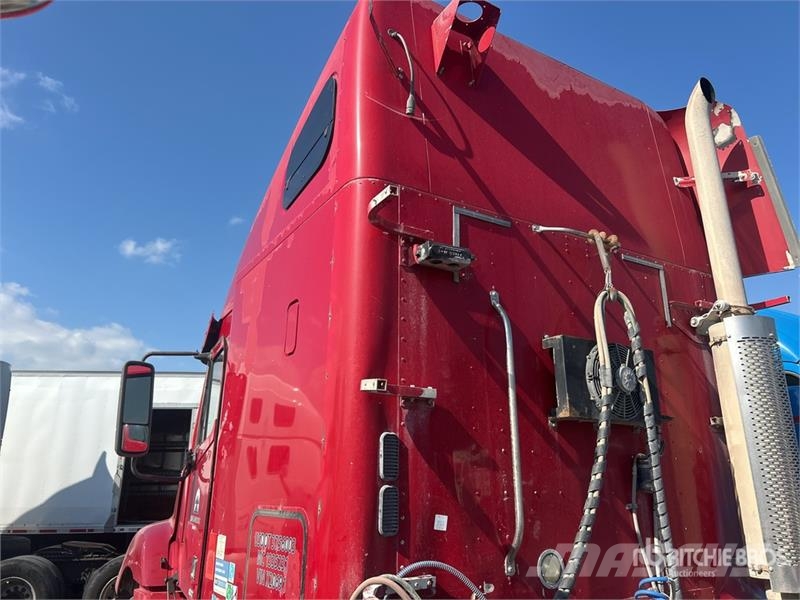 Freightliner Columbia 120 6x4 T/A Sleeper Truck Tractor (Inoper Cabezas tractoras