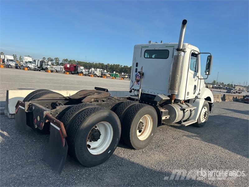 Freightliner Columbia 120 6x4 T/A Sleeper Truck Tractor Tractor Units