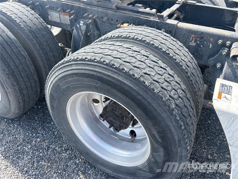 Freightliner Columbia 120 6x4 T/A Sleeper Truck Tractor Tracteur routier