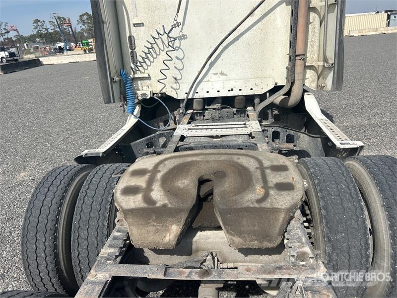 Freightliner Columbia 120 6x4 T/A Sleeper Truck Tractor Tracteur routier