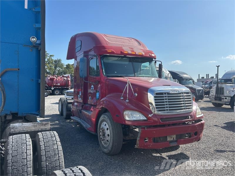 Freightliner Columbia 120 6x4 T/A Sleeper Truck Tractor (Inoper Cabezas tractoras