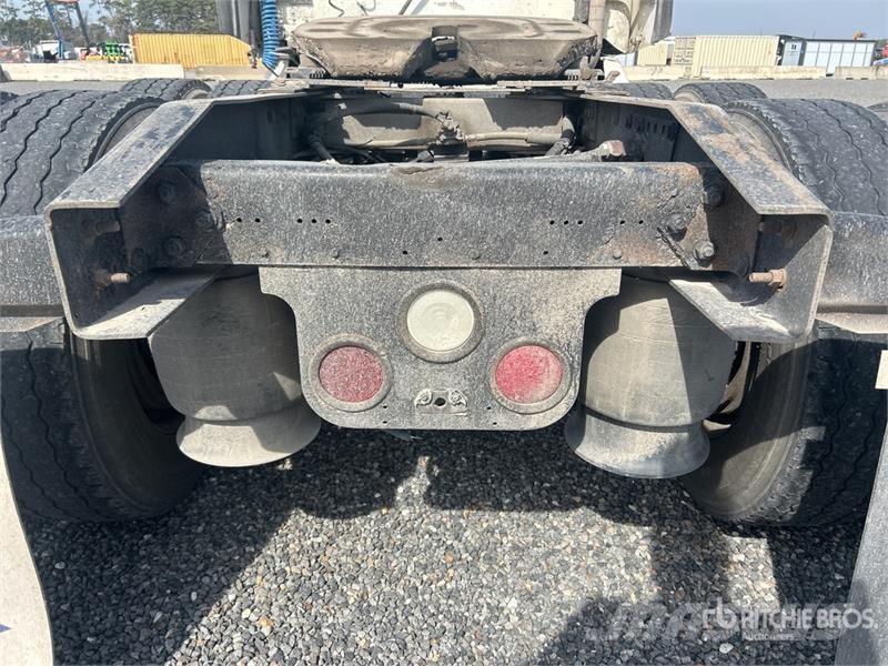 Freightliner Columbia 120 6x4 T/A Sleeper Truck Tractor Tracteur routier