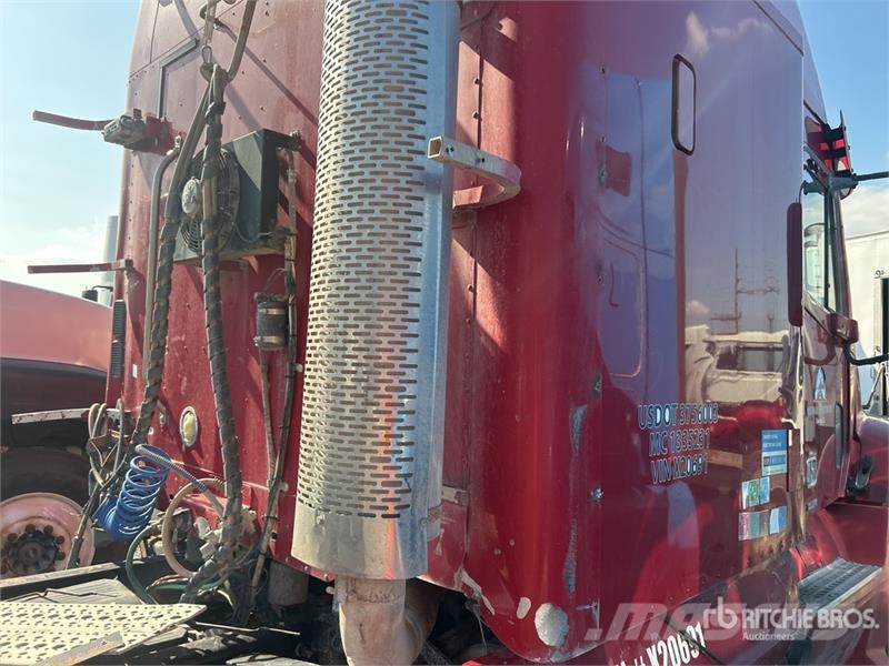 Freightliner Columbia 120 6x4 T/A Sleeper Truck Tractor (Inoper Cabezas tractoras