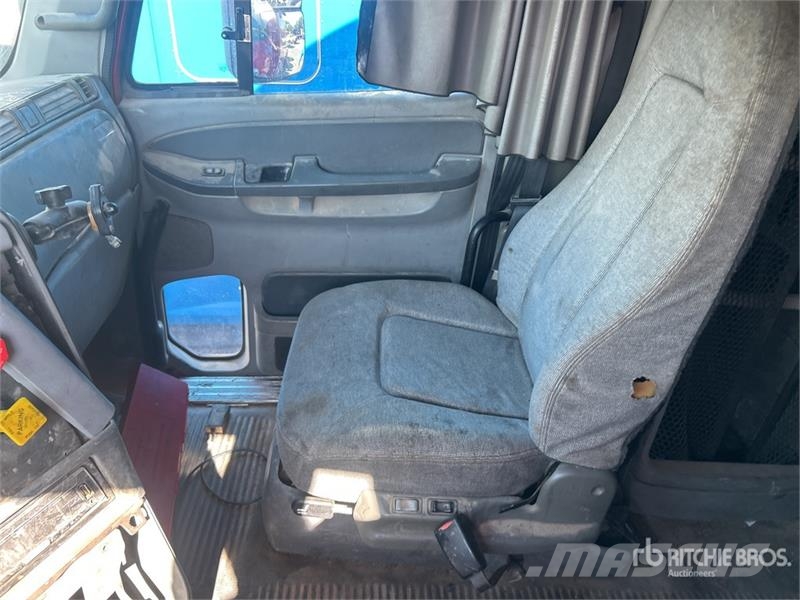Freightliner Columbia 120 6x4 T/A Sleeper Truck Tractor (Inoper Cabezas tractoras