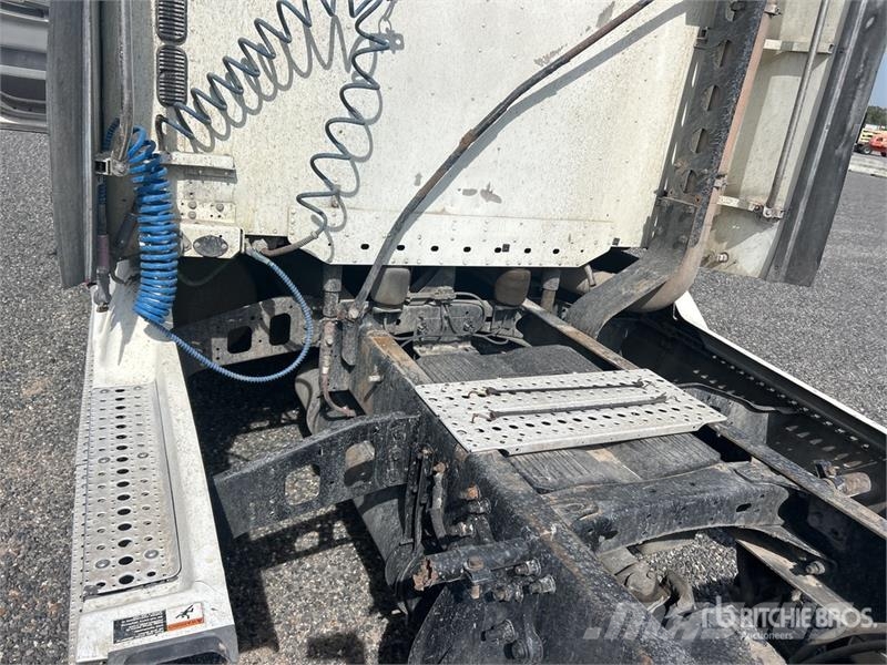 Freightliner Columbia 120 6x4 T/A Sleeper Truck Tractor Tracteur routier