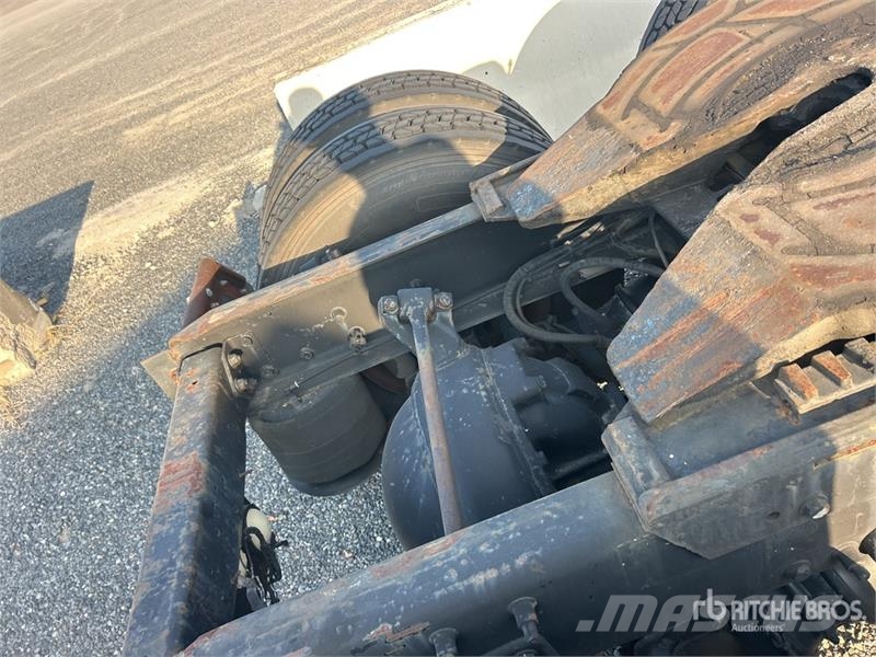 Freightliner Columbia 120 6x4 T/A Sleeper Truck Tractor Tractor Units