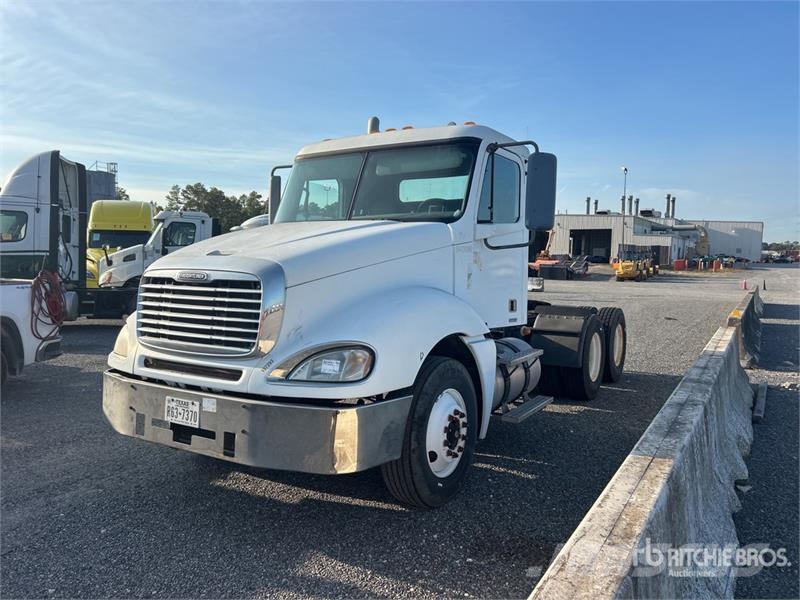 Freightliner Columbia 120 6x4 T/A Sleeper Truck Tractor Tractor Units