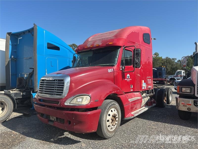 Freightliner Columbia 120 6x4 T/A Sleeper Truck Tractor (Inoper Cabezas tractoras