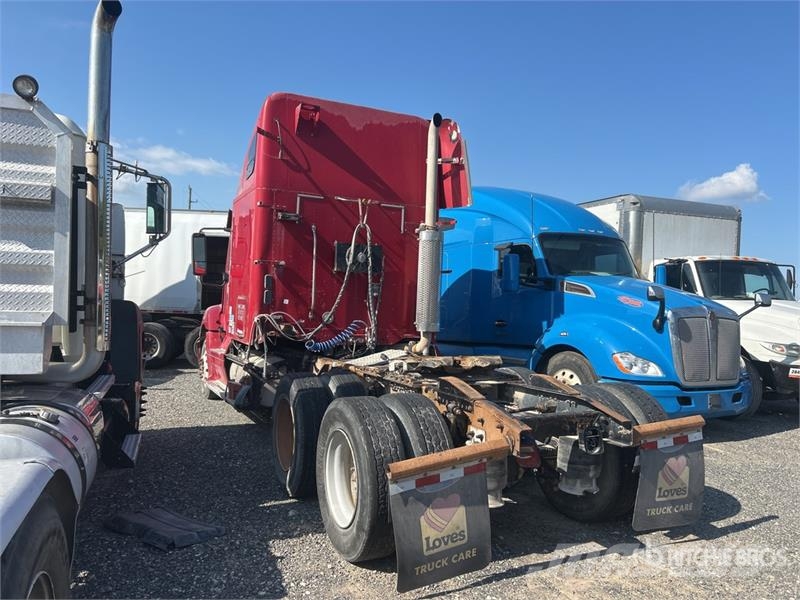 Freightliner Columbia 120 6x4 T/A Sleeper Truck Tractor (Inoper Cabezas tractoras