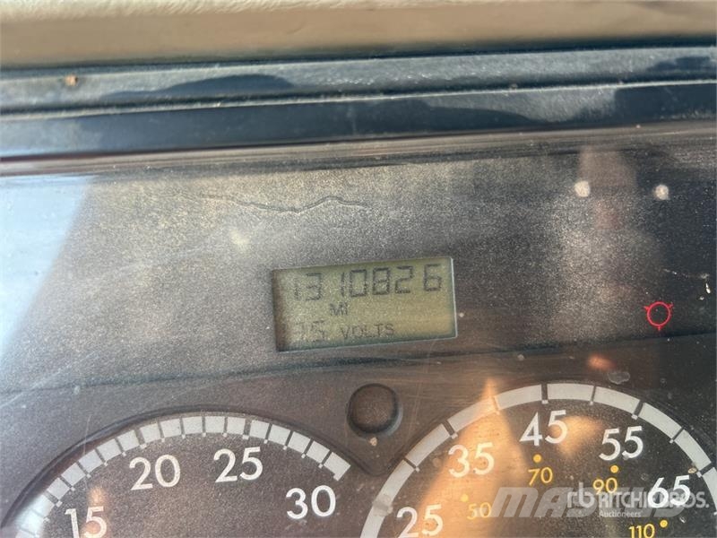 Freightliner Columbia 120 6x4 T/A Sleeper Truck Tractor (Inoper Cabezas tractoras
