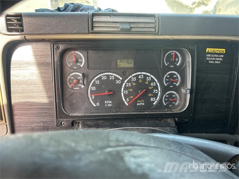 Freightliner Columbia 120 6x4 T/A Sleeper Truck Tractor Tracteur routier