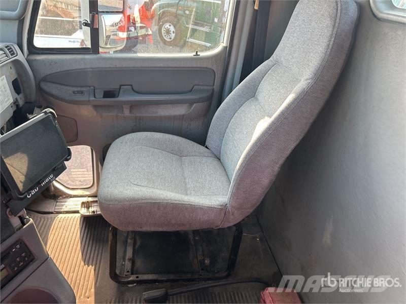 Freightliner Columbia 120 6x4 T/A Sleeper Truck Tractor Tractor Units