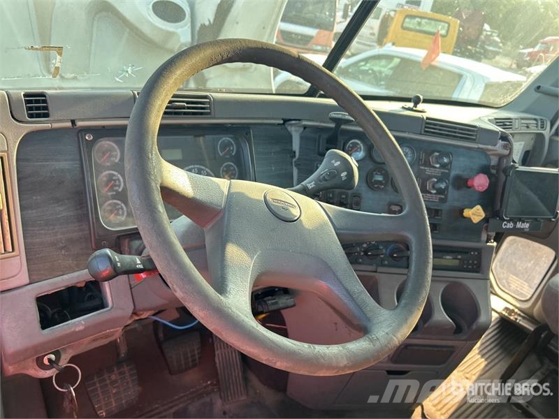 Freightliner Columbia 120 6x4 T/A Sleeper Truck Tractor Tractor Units