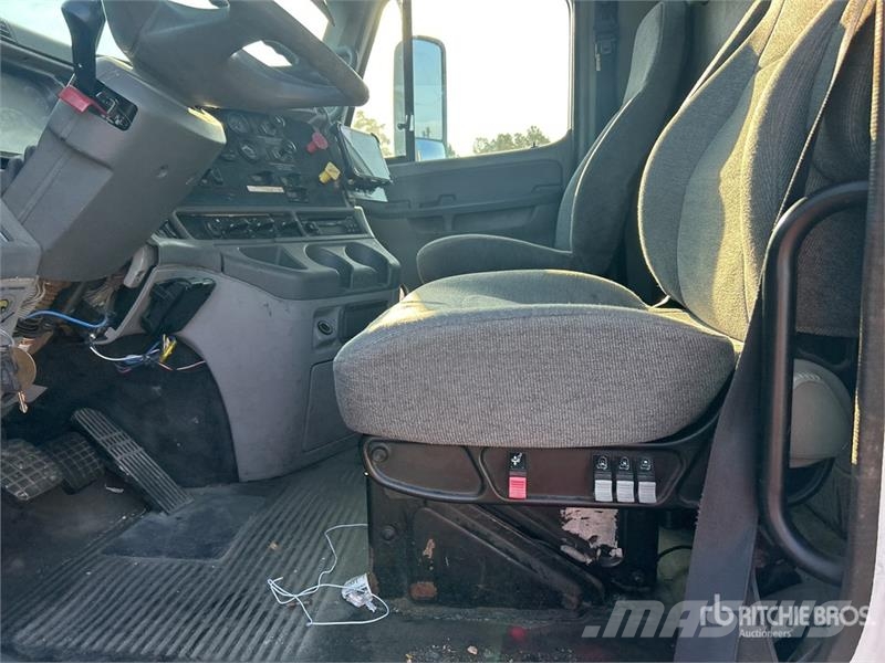 Freightliner Columbia 120 6x4 T/A Sleeper Truck Tractor Tractor Units