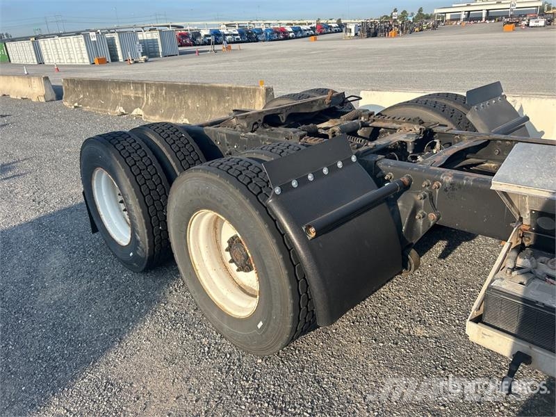 Freightliner Columbia 120 6x4 T/A Sleeper Truck Tractor Tractor Units