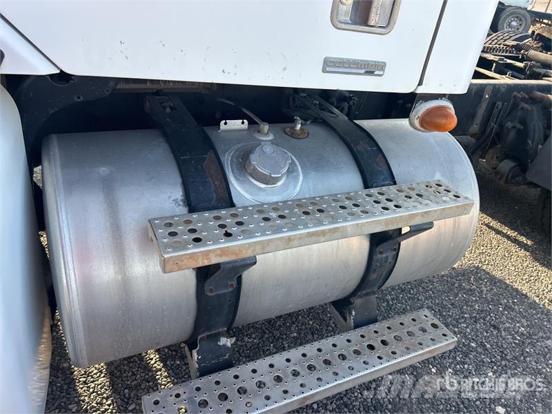 Freightliner Columbia 120 6x4 T/A Sleeper Truck Tractor Tractor Units