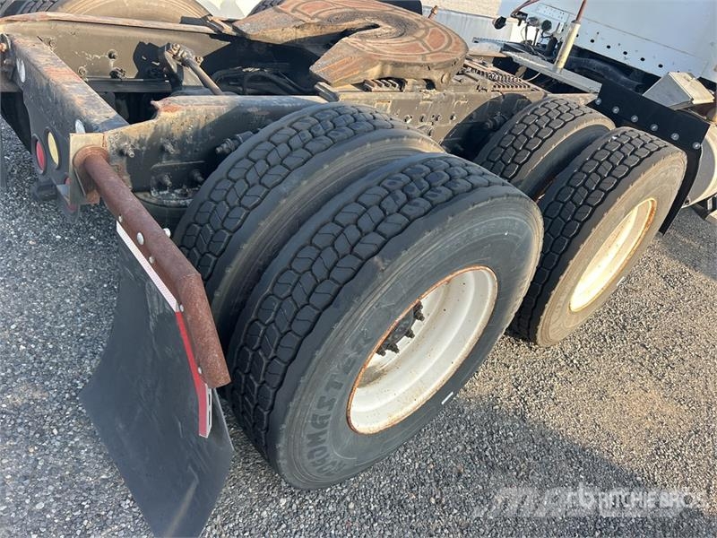 Freightliner Columbia 120 6x4 T/A Sleeper Truck Tractor Tractor Units