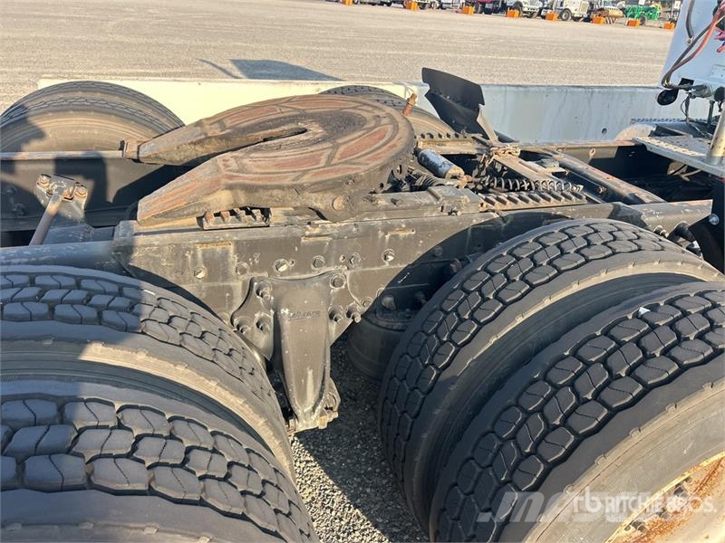 Freightliner Columbia 120 6x4 T/A Sleeper Truck Tractor Tractor Units