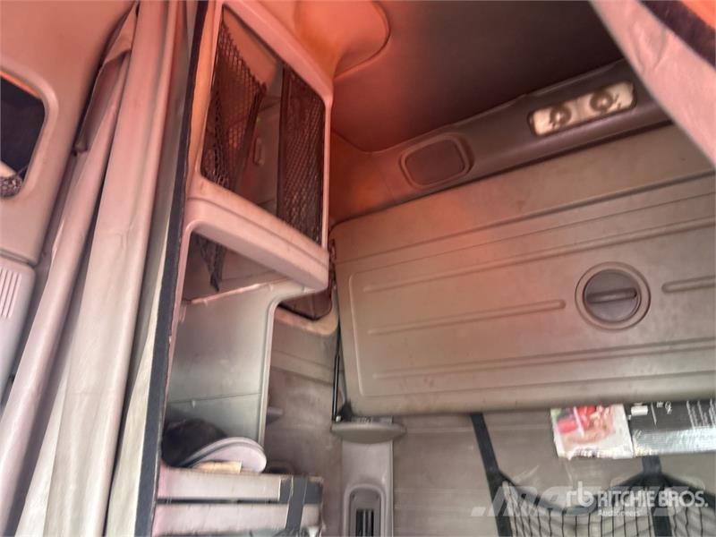 Freightliner Columbia 120 6x4 T/A Sleeper Truck Tractor (Inoper Cabezas tractoras