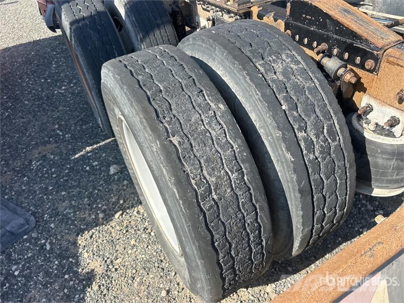 Freightliner Columbia 120 6x4 T/A Sleeper Truck Tractor (Inoper Cabezas tractoras