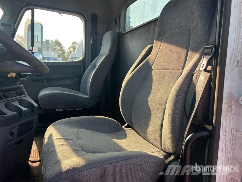 Freightliner Columbia 120 6x4 T/A Sleeper Truck Tractor Tractor Units