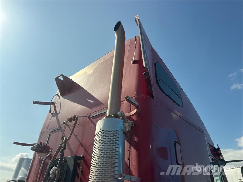 Freightliner Columbia 120 6x4 T/A Sleeper Truck Tractor (Inoper Cabezas tractoras