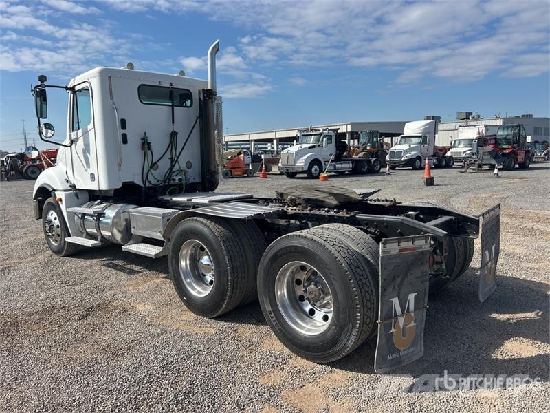 Freightliner Columbia 120 6x4 T/A Day Cab Truck Tractor Vilcēji
