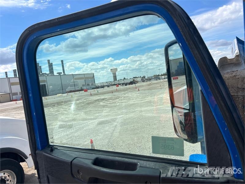 Freightliner Coronado 122SD 中古トラクターヘッド | トレーラーヘッド