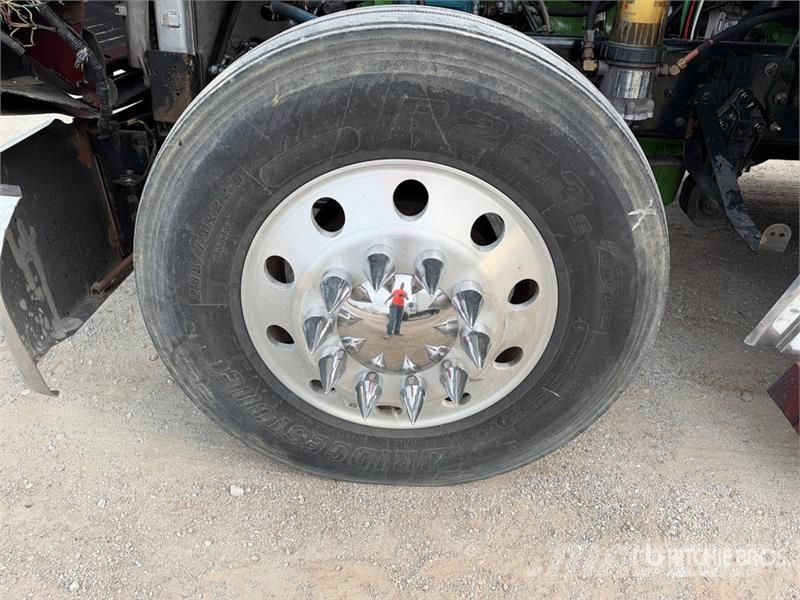 Freightliner Coronado 132 6x4 T/A Sleeper Truck Tractor (Glider Sadulveokid