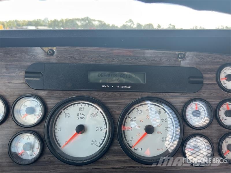 Freightliner Coronado 4x2 Winch Truck Bergungsfahrzeuge