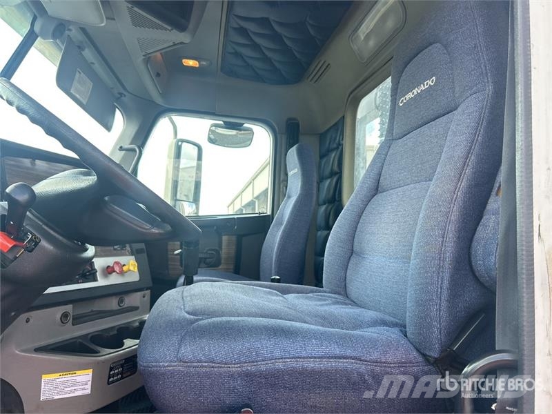 Freightliner Coronado 4x2 Winch Truck Bergungsfahrzeuge